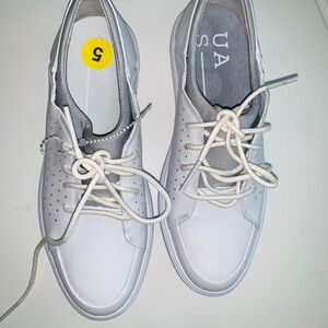 NWOT Under Armour shoes